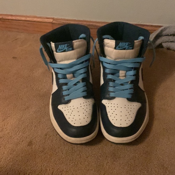 Blue and white obsidians Size 7.5 woman’s worn gently - Picture 2 of 3